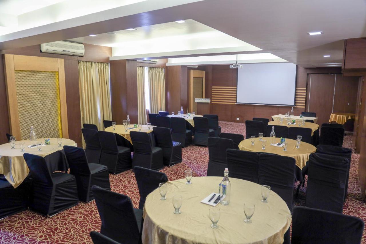 Royal Orchid Golden Suites Пуне Екстер'єр фото