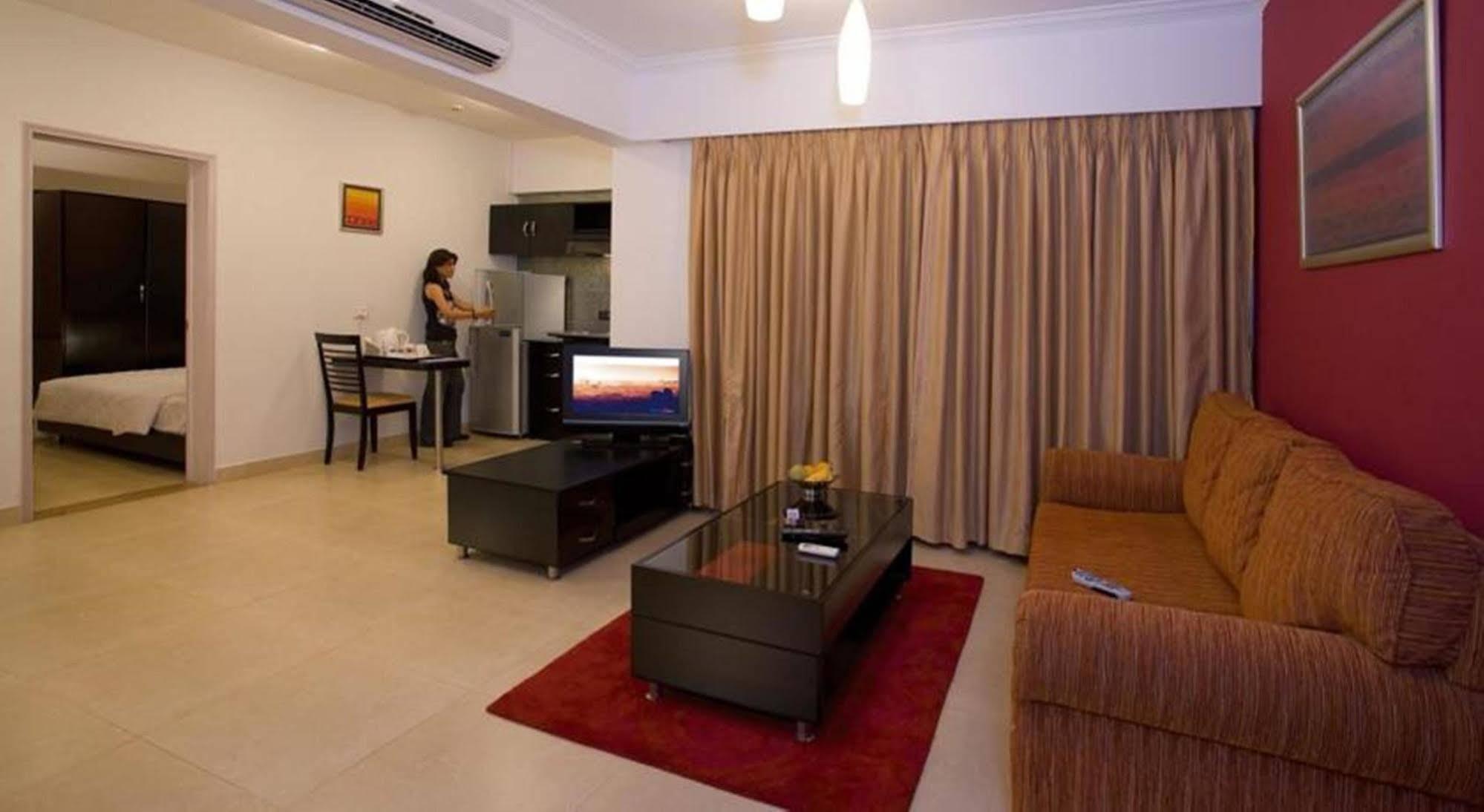 Royal Orchid Golden Suites Пуне Екстер'єр фото