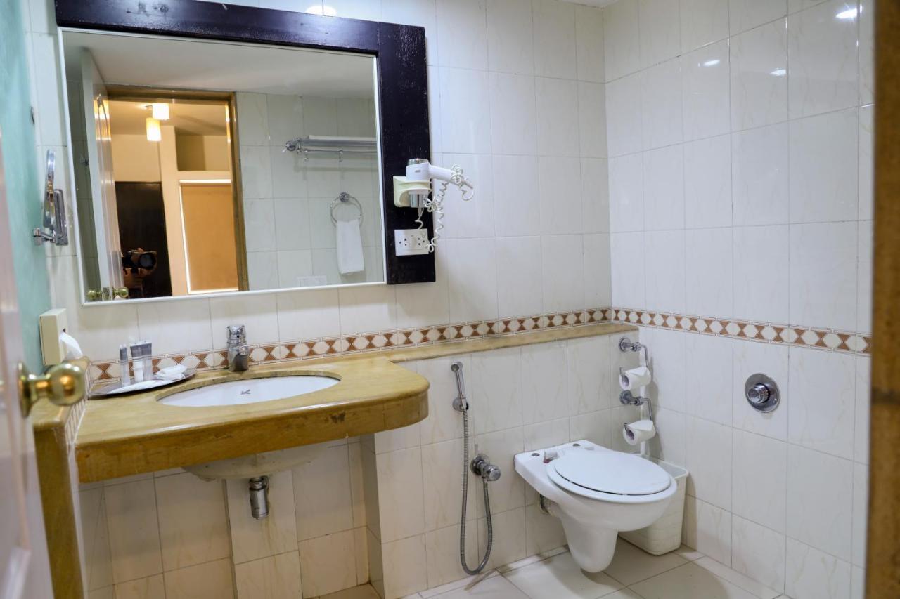 Royal Orchid Golden Suites Пуне Екстер'єр фото