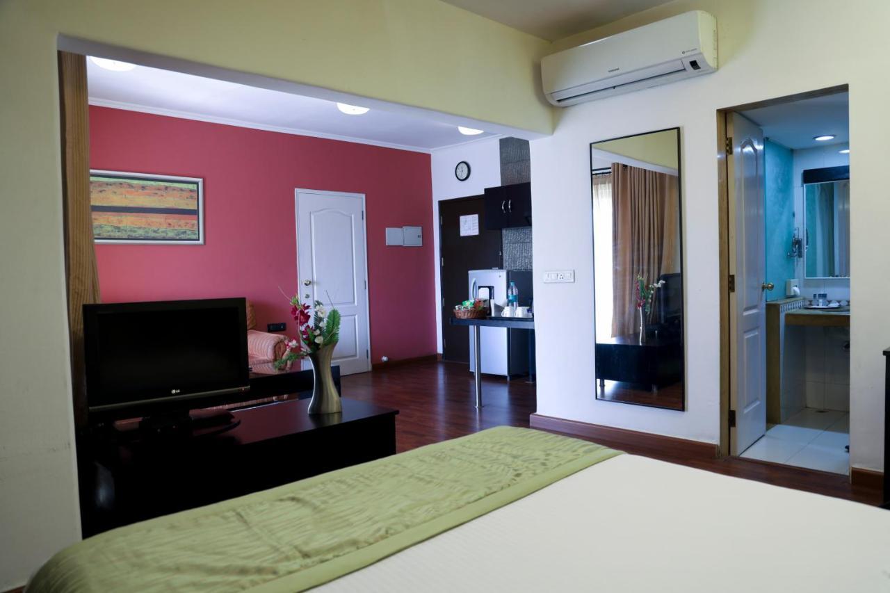 Royal Orchid Golden Suites Пуне Екстер'єр фото
