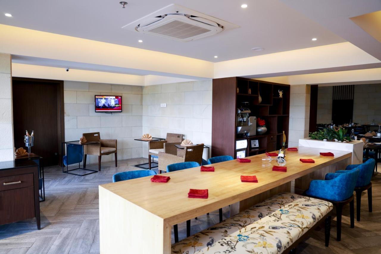 Royal Orchid Golden Suites Пуне Екстер'єр фото