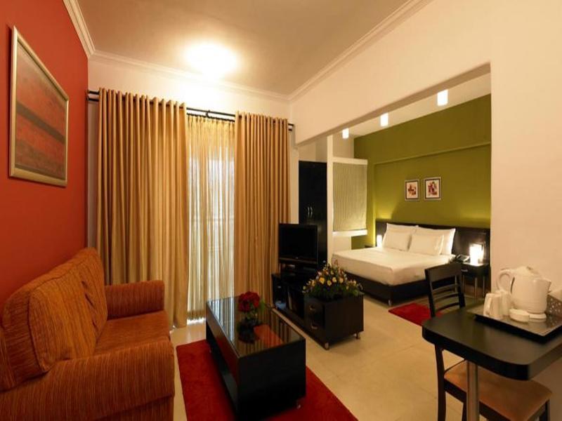 Royal Orchid Golden Suites Пуне Екстер'єр фото