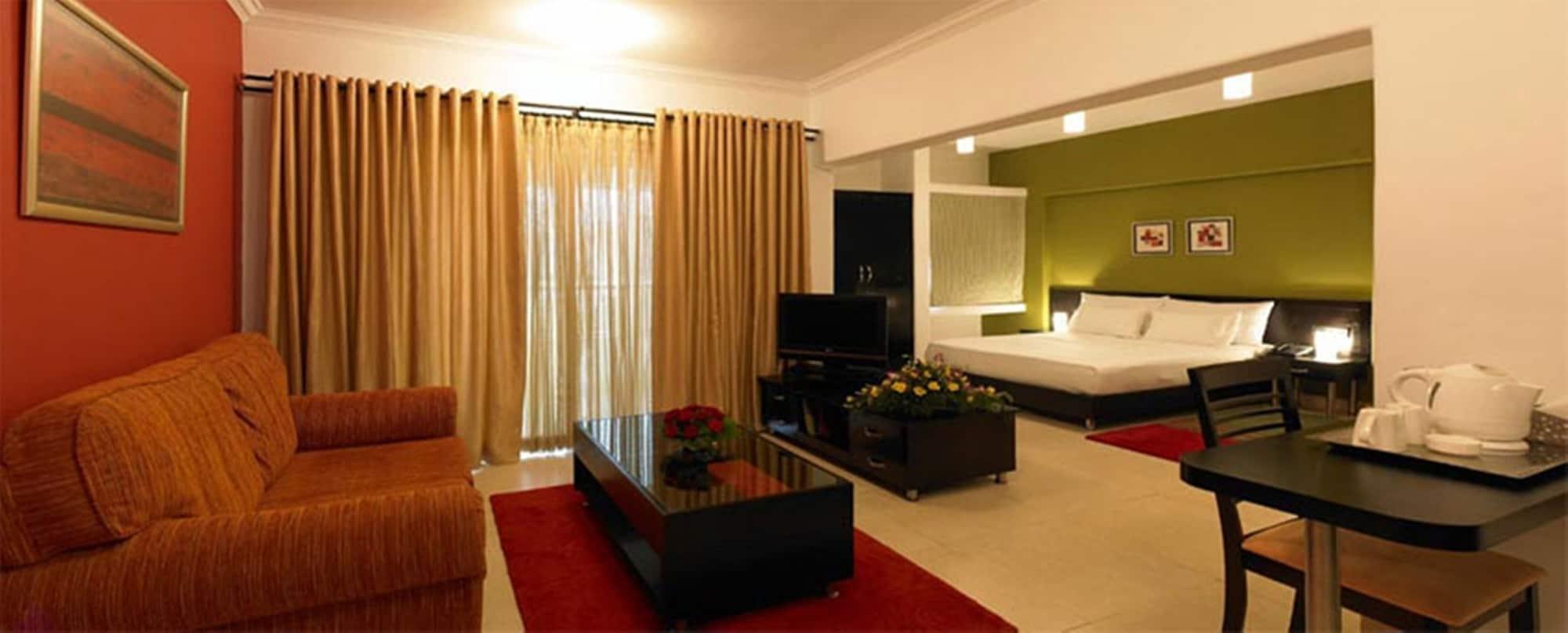 Royal Orchid Golden Suites Пуне Екстер'єр фото