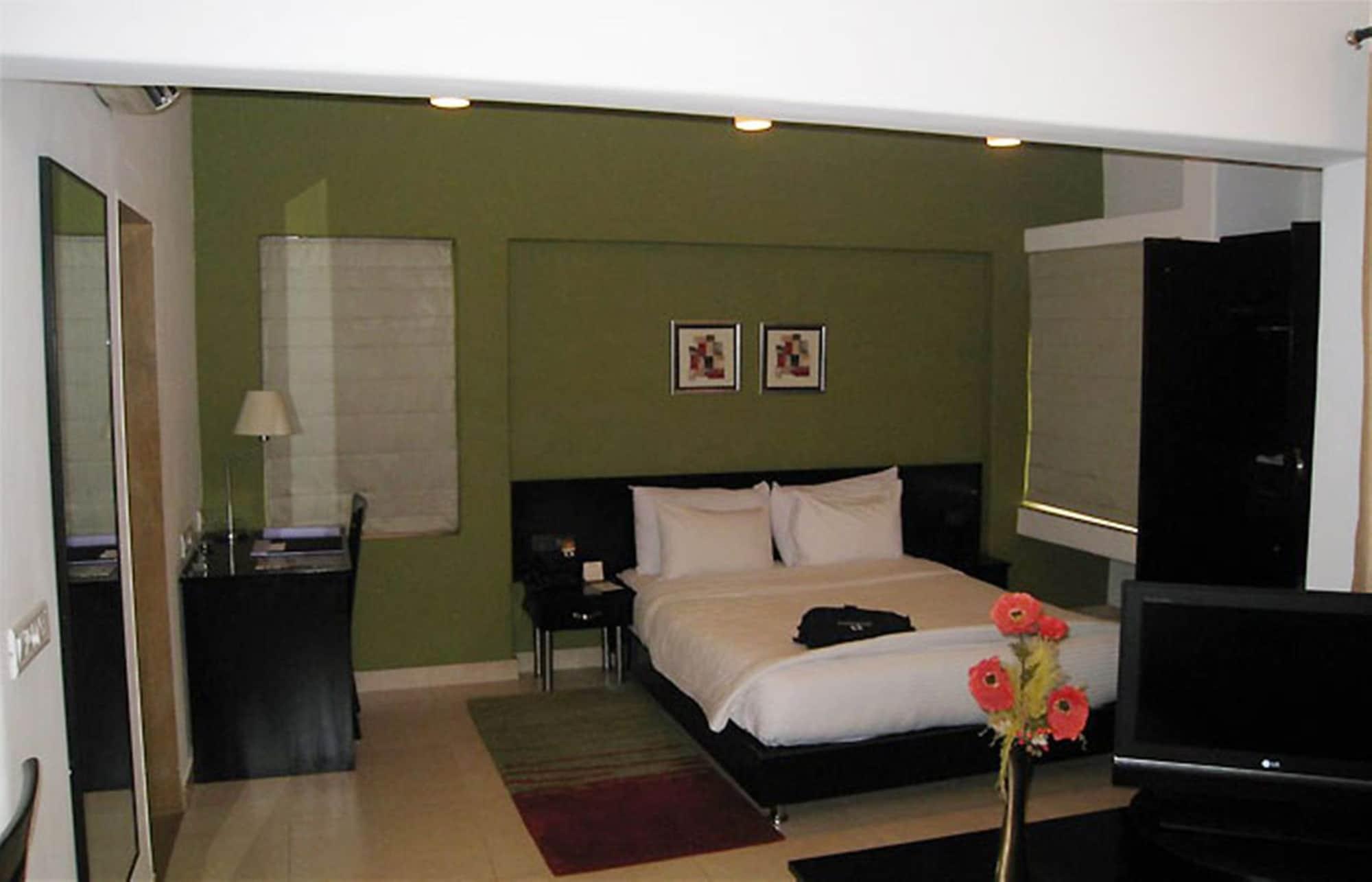 Royal Orchid Golden Suites Пуне Екстер'єр фото