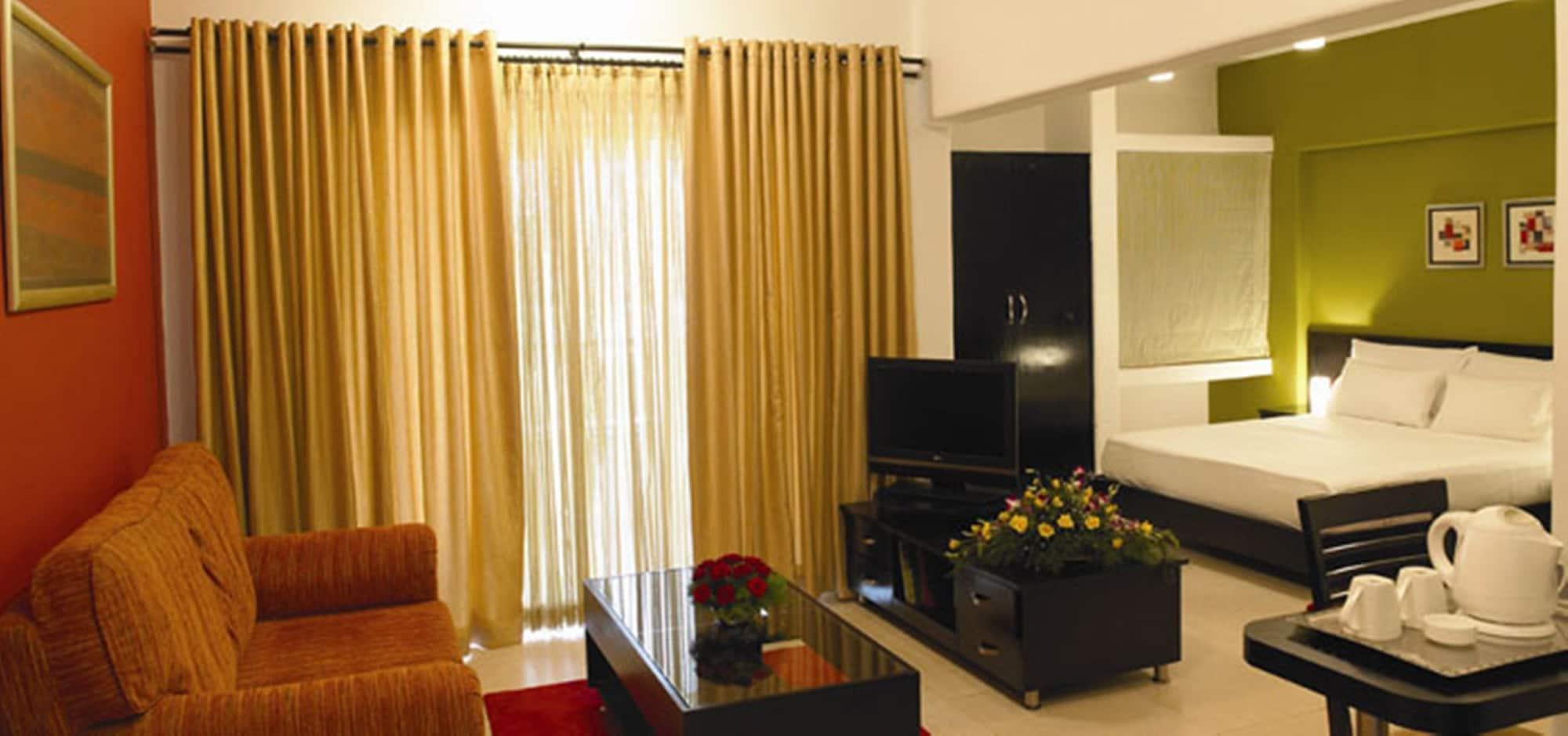 Royal Orchid Golden Suites Пуне Екстер'єр фото