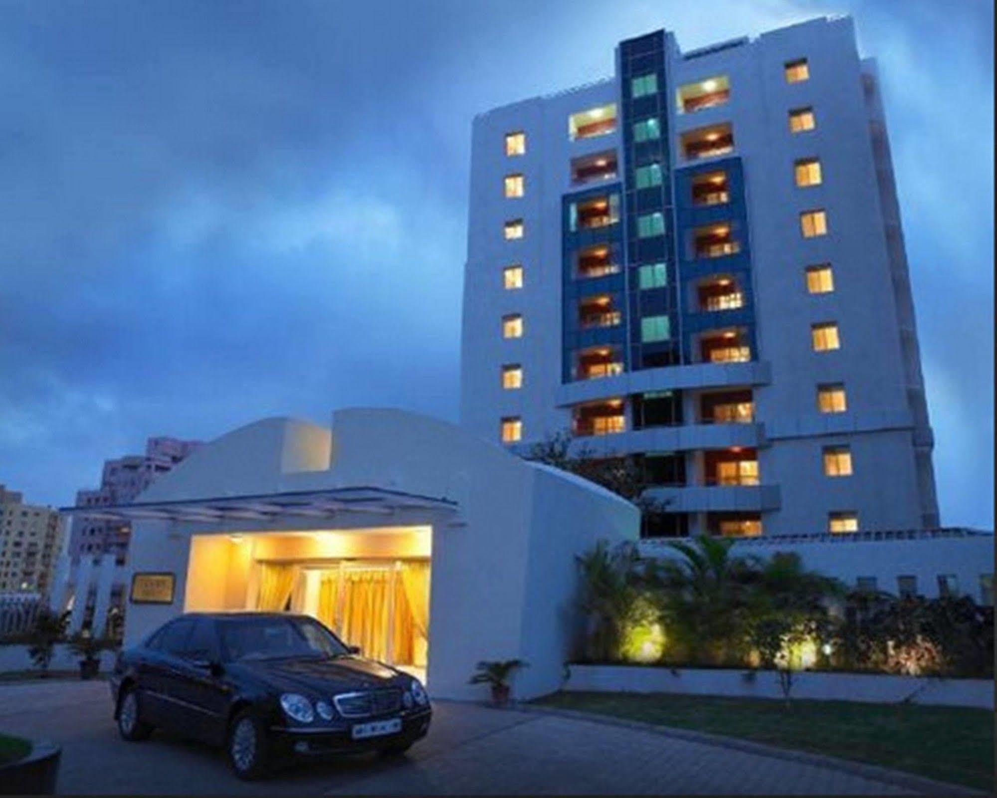 Royal Orchid Golden Suites Пуне Екстер'єр фото