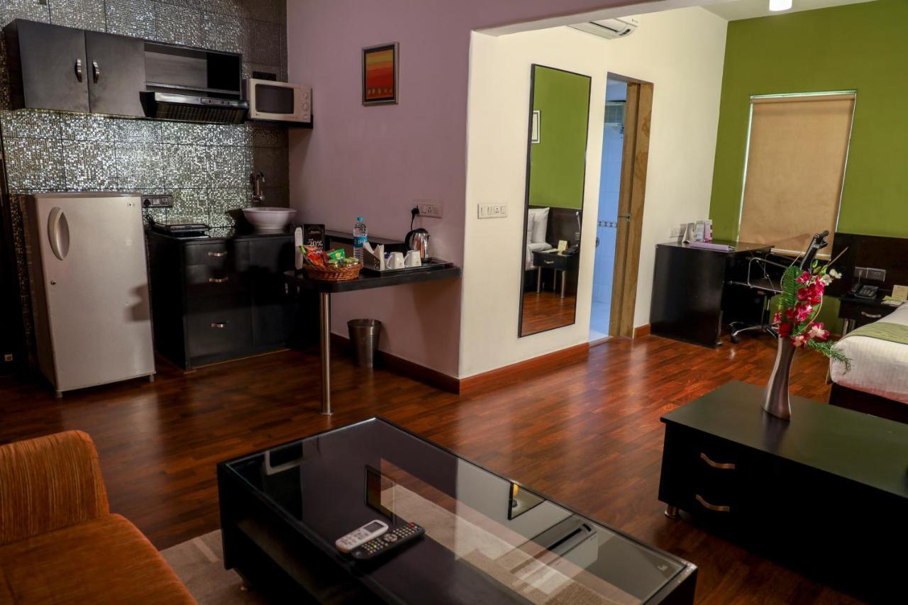 Royal Orchid Golden Suites Пуне Екстер'єр фото
