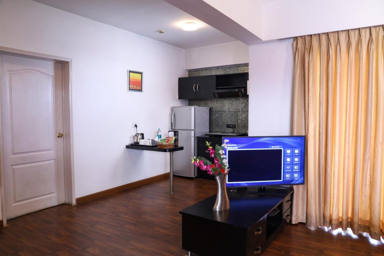 Royal Orchid Golden Suites Пуне Екстер'єр фото