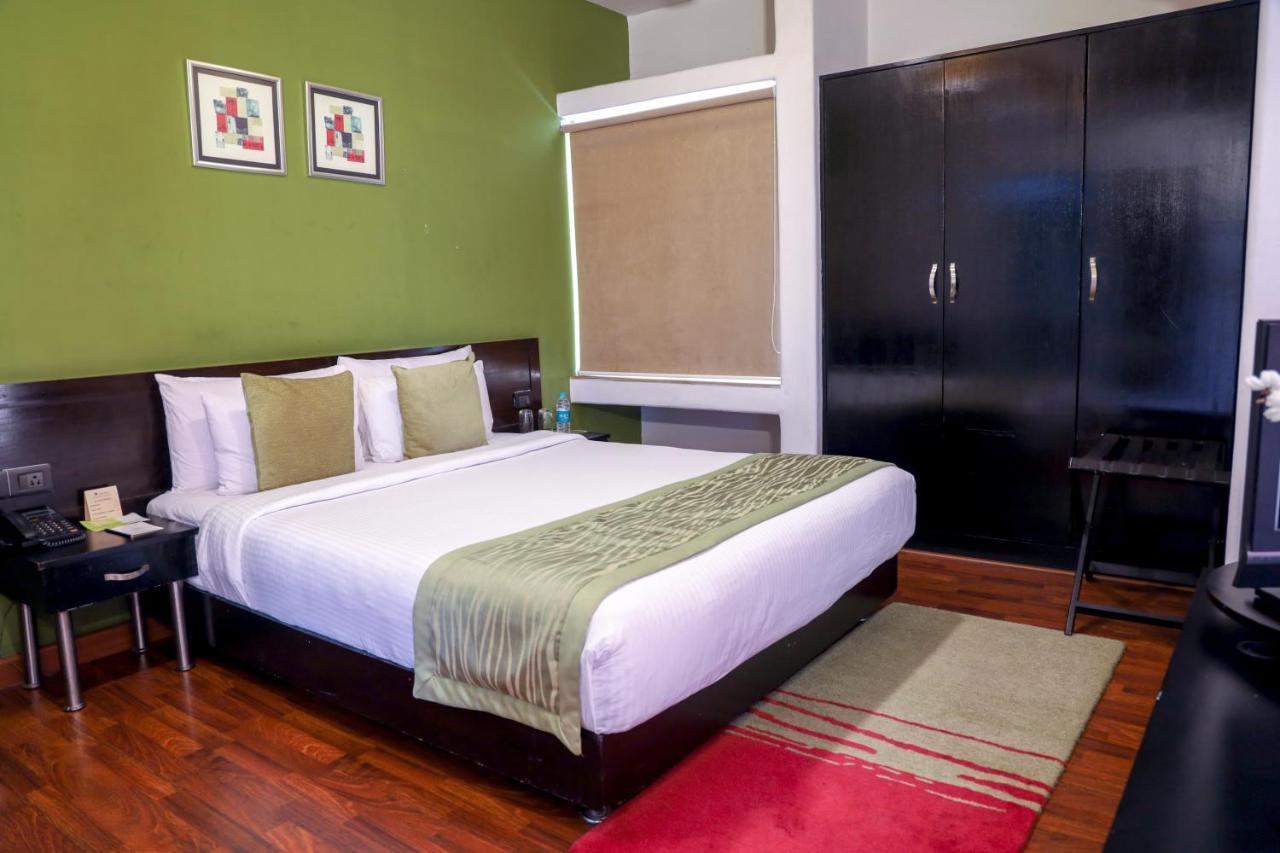 Royal Orchid Golden Suites Пуне Екстер'єр фото