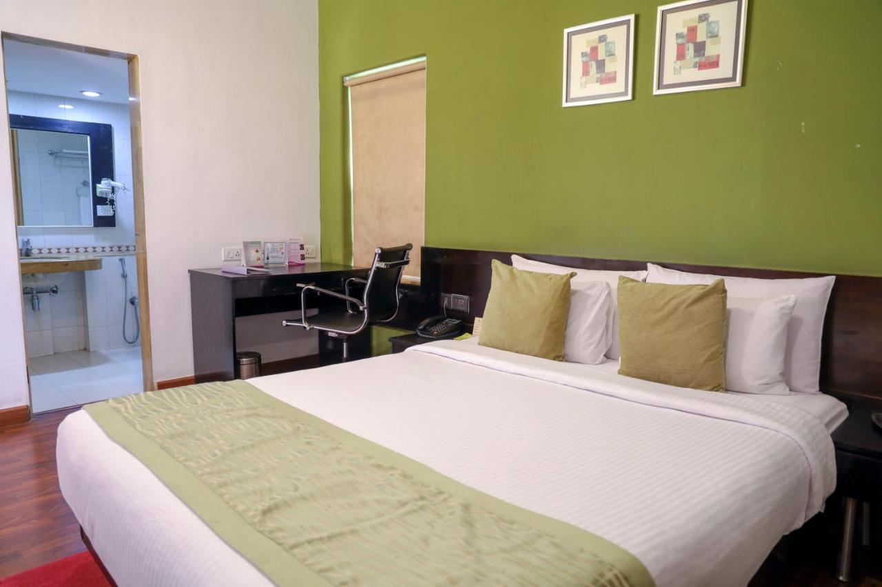 Royal Orchid Golden Suites Пуне Екстер'єр фото