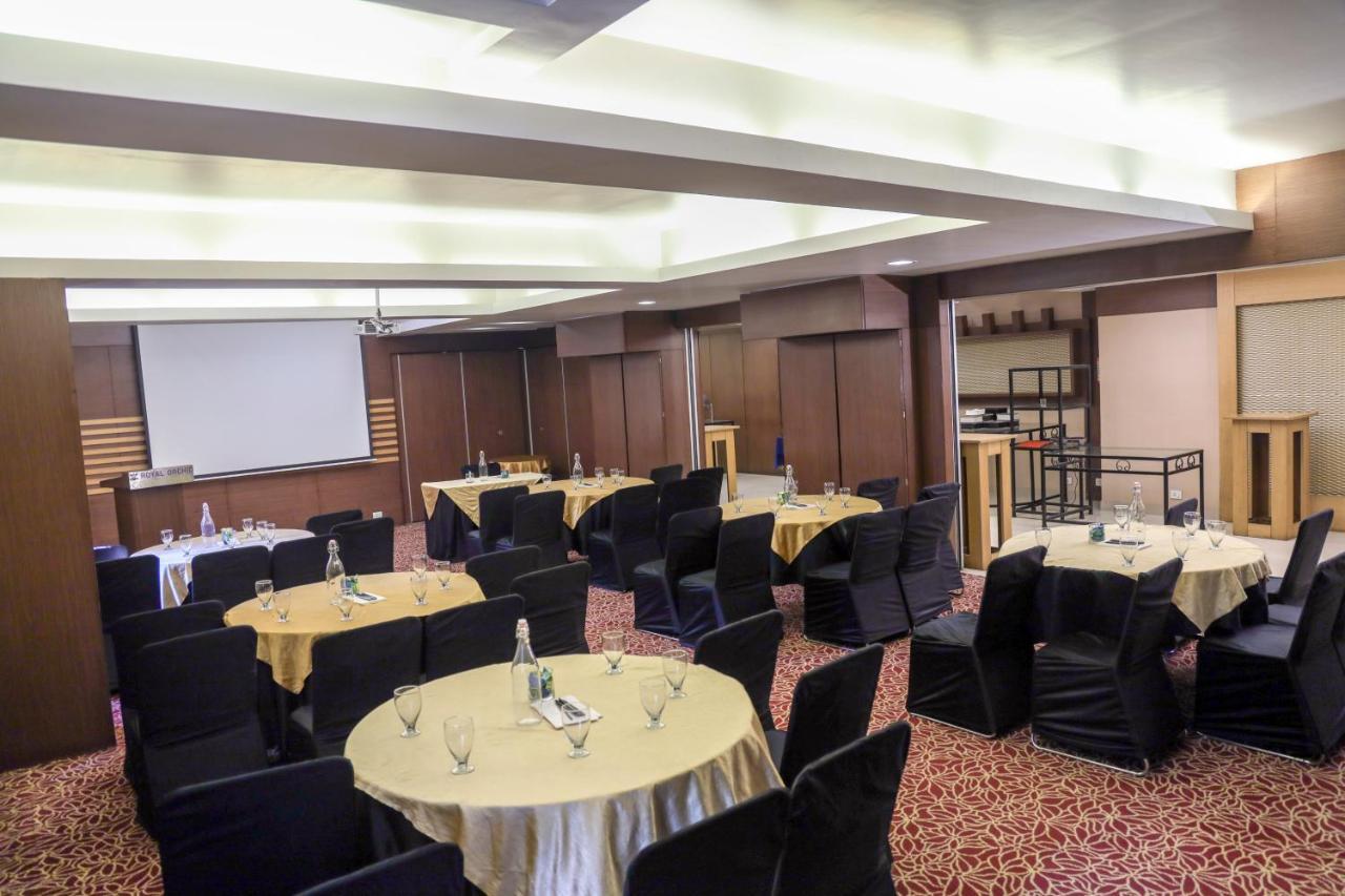 Royal Orchid Golden Suites Пуне Екстер'єр фото