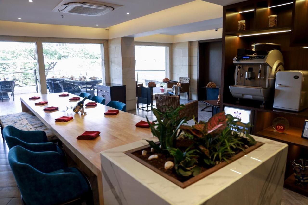 Royal Orchid Golden Suites Пуне Екстер'єр фото