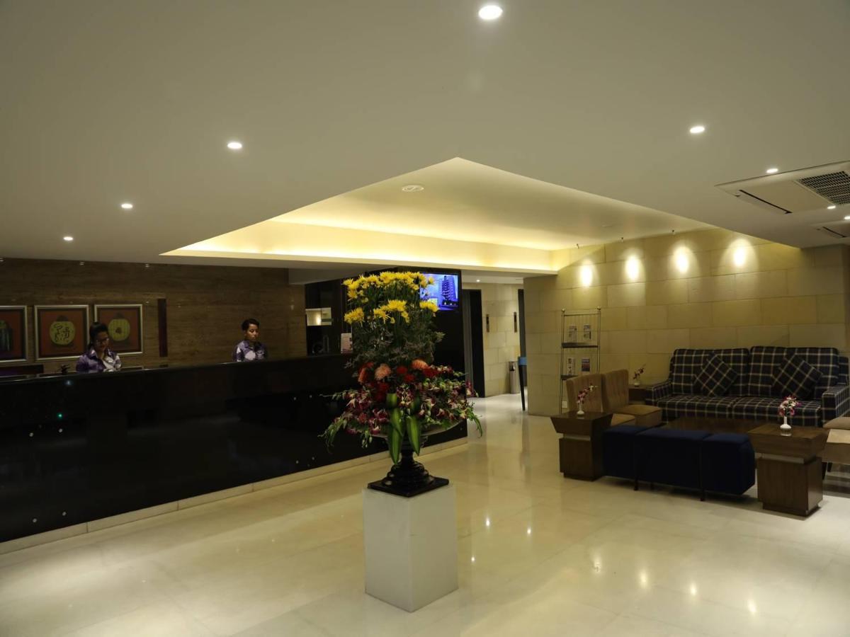 Royal Orchid Golden Suites Пуне Екстер'єр фото