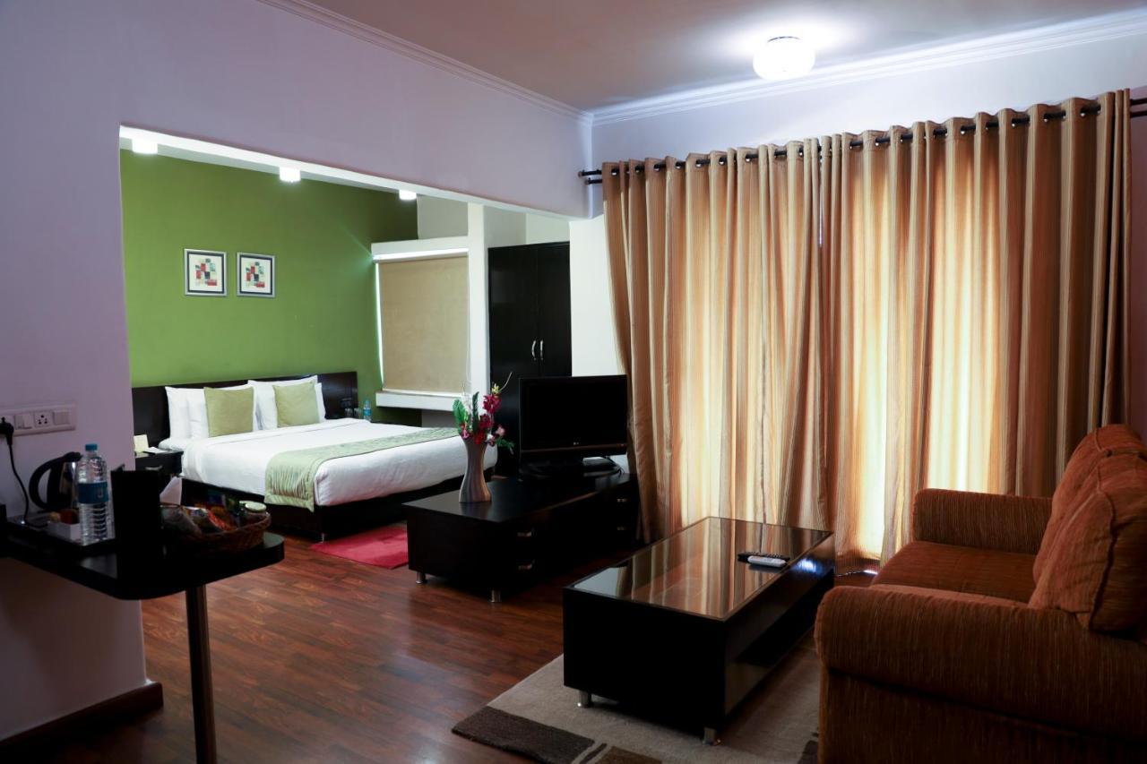 Royal Orchid Golden Suites Пуне Екстер'єр фото